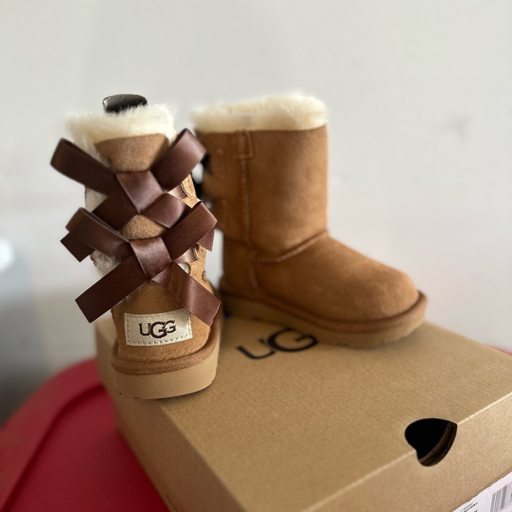 New with tags toddler UGGS